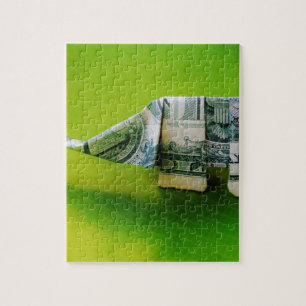 Dollar bill origami Elephant on Green background Legpuzzel