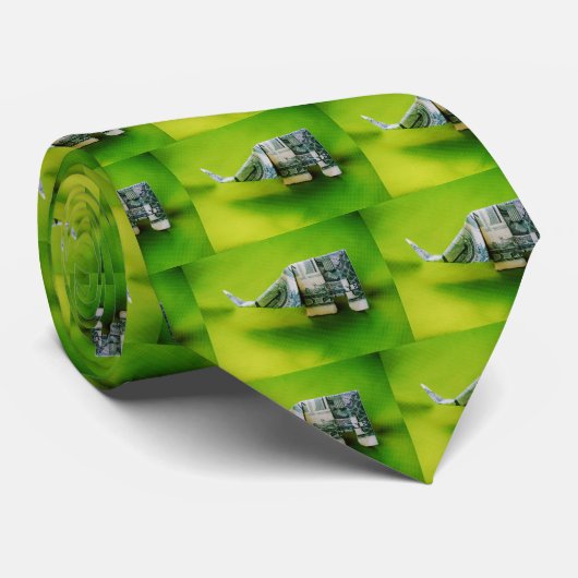 Dollar bill origami Elephant on Green background Stropdas (Opgerold)