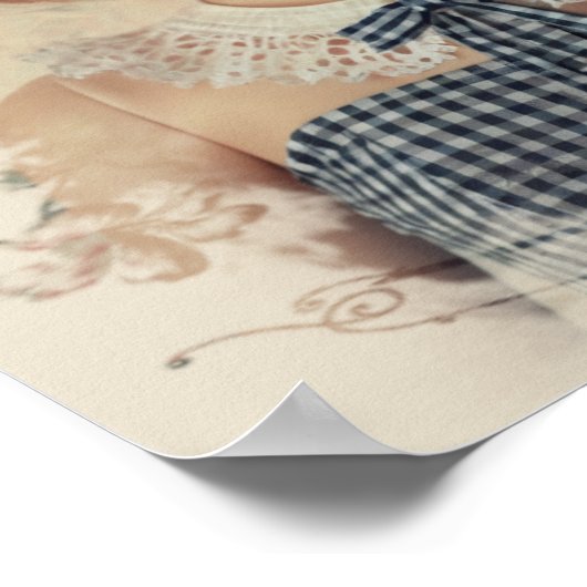 Dollcore Meisje met Ivoren Rand Poster (Hoek)