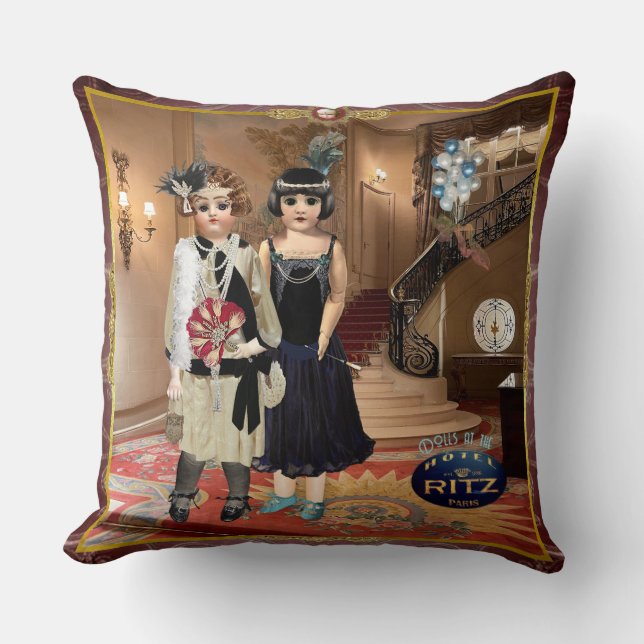 Dolls at the Ritz Throw Pillow Kussen (Voorkant)