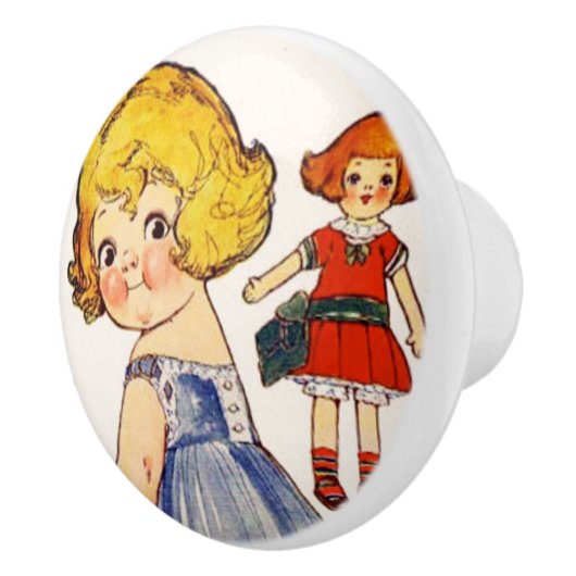 Dolly Dingle maakt een poppenpapierpop Keramische Knop (Rechts)