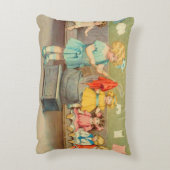 Dolly Wasserij Meisje Spelen Dolls Schattig Accent Kussen (Achterkant (Verticaal))