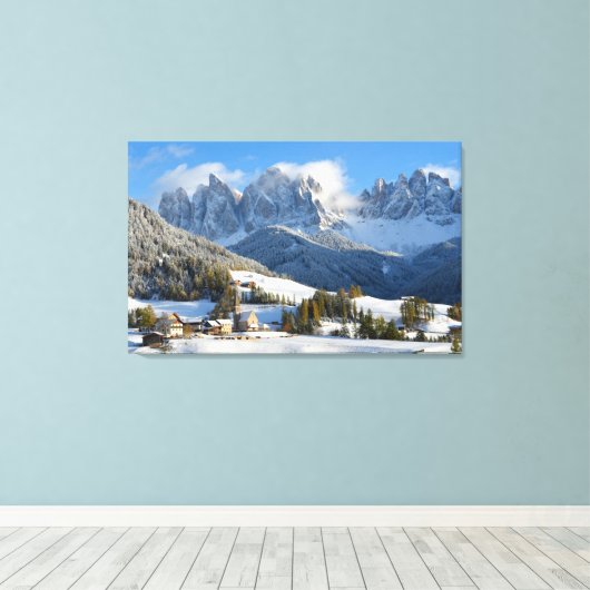 Dolomieten dorp in de winter canvas afdruk (Insitu (Houten vloer))