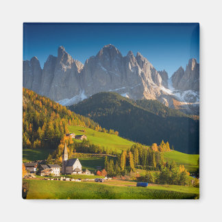 Dolomieten dorp in herfst souvenir magneet