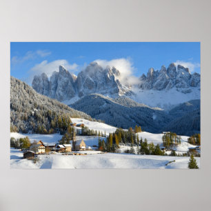 Dolomieten dorpsposter in de winter poster