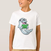 Dolphin als Nerd met bril en boek T-shirt (Voorkant)