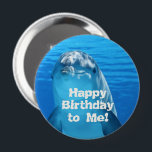 Dolphin Happy Birthday voor me Pin Ronde Button 4,0 Cm<br><div class="desc">Dolphin verjaardagspeld voor de verjaardagsjongen,  of meisje,  om te draag. De spelden komen in vijf maten,  in rond of vierkant en kunnen op feestdag,  of naar school worden gedragen. Een glimlende dolfijnfoto is de achtergrond voor golvende,  witte tekst van uw keuze.</div>