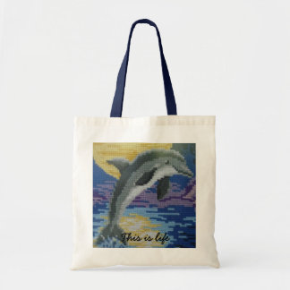 Dolphin op volle maan tote bag