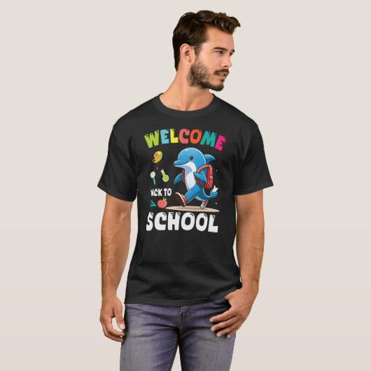 DOLPHIN Student Wearing Backpack Welcome Back To S T-shirt (Voorkant volledig)