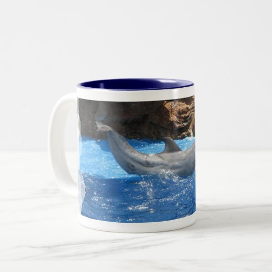 Dolphin Tricks Coffee Cup Tweekleurige Koffiemok (Voorkant links)