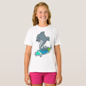 Dolpin als Surfer met Surfboard T-shirt (Voorkant volledig)