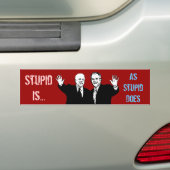Dom is dom bumpersticker (Op auto)