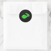dom klein kikkervisje ronde sticker (Tas)