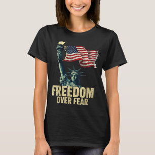 Dom Over Fear Beeld Vrijheid Vlag Grafisch T-shirt