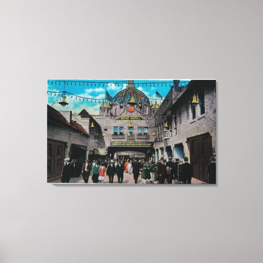 Dome Hotel uit Ocean Park Pier Canvas Afdruk (Voorkant)