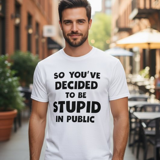 Dommig in het openbaar Grappig Meme T-shirt