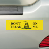 DON BEHANDELT ME GADSDEN FLAG Bumpersticker NIET (Op auto)