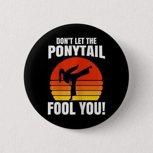 Don’t Let The Ponytail Fool You Karate Kick Ronde Button 5,7 Cm (Voorkant)