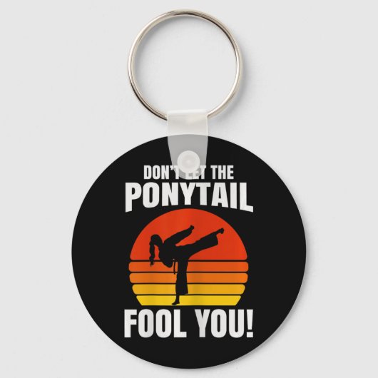 Don’t Let The Ponytail Fool You Karate Kick Sleutelhanger (Voorkant)