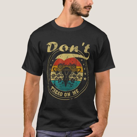 Don’t Tread On Me Uterus  T-shirt (Voorkant)