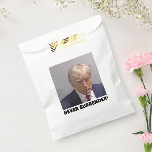 Donald J Trump Mok Shot - Never Surrender Long Sle Bedankzakje (Gezegeld)