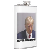 Donald J Trump Mok Shot - Never Surrender Long Sle Heupfles (Rechts)