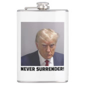 Donald J Trump Mok Shot - Never Surrender Long Sle Heupfles (Voorkant)