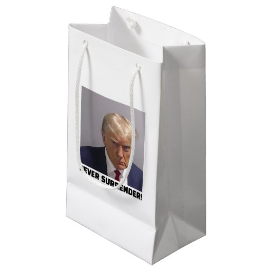 Donald J Trump Mok Shot - Never Surrender Long Sle Klein Cadeauzakje (Voorkant Gekanteld)