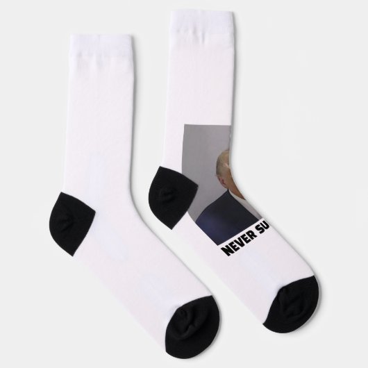 Donald J Trump Mok Shot - Never Surrender Long Sle Sokken (Rechts)