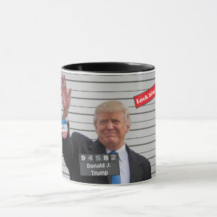 Donald J. Trump Satirische Politie Mugshot Plezier Mok