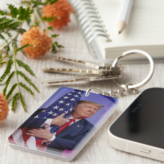 Donald Trump 2024 Sleutelhanger (Voorkant Rechts)