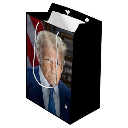 Donald Trump 2025 Amerikaans President Medium Cadeauzakje (Voorkant Gekanteld)
