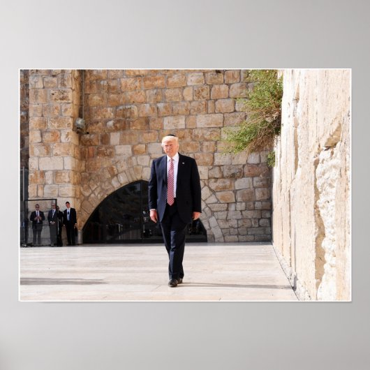 Donald Trump aan de Westerne muur in Israël Poster (Voorkant)