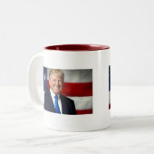 Donald Trump American Flag - 11oz Tweekleurige Koffiemok (Voorkant links)
