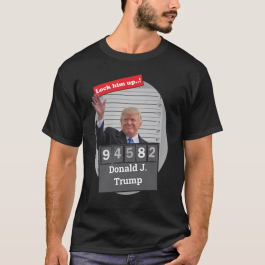 DONALD TRUMP 🤣 Funny Mugshot Novelty T-shirt (Voorkant)