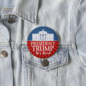 Donald Trump - Hij is in dienst - 2024 Ronde Button 7,6 Cm (In situ)