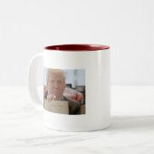 Donald Trump Holding Bijbel - 11oz tweetone koffie Tweekleurige Koffiemok (Voorkant links)