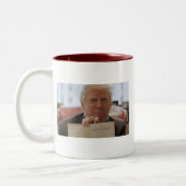 Donald Trump Holding Bijbel - 11oz tweetone koffie Tweekleurige Koffiemok (Links)