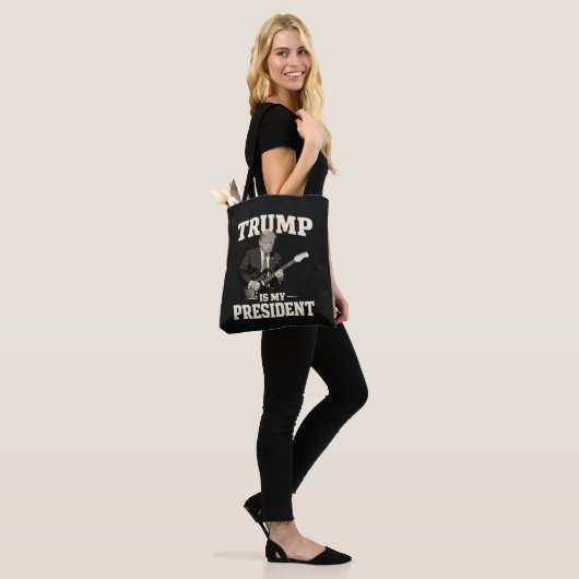 Donald Trump Is Mijn President Tote Bag (Op model)