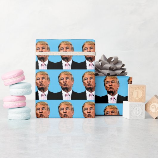 DONALD TRUMP KISS BIRTHDAY WRAPPER PAPIER (Baby Shower)