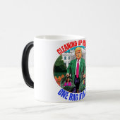 DONALD TRUMP MAAKT AMERIKA ÉÉN TAS PER KEER SCHOON MAGISCHE MOK (Voorkant links)