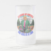 DONALD TRUMP MAAKT AMERIKA ÉÉN TAS PER KEER SCHOON MATGLAS BIERPUL (Center)