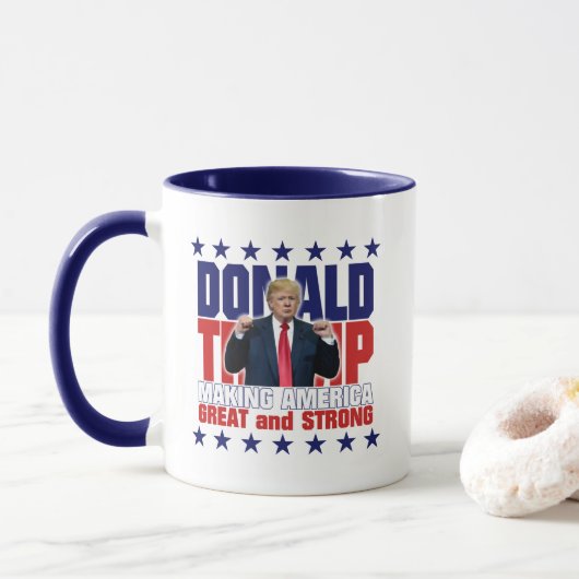 Donald Trump - MAKING AMERICA GREAT EN STRONG Mok (Met donut)