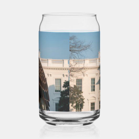 Donald Trump met de Amerikaanse adelaar op zijn sc Blikvorm Glas (Rechts)