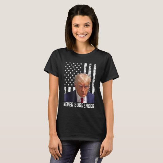 Donald Trump Mok Shot - Never Surrender T-shirt (Voorkant volledig)
