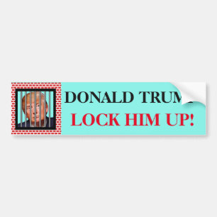 "DONALD TRUMP. Sluit hem op!" en Trump in de gevan Bumpersticker