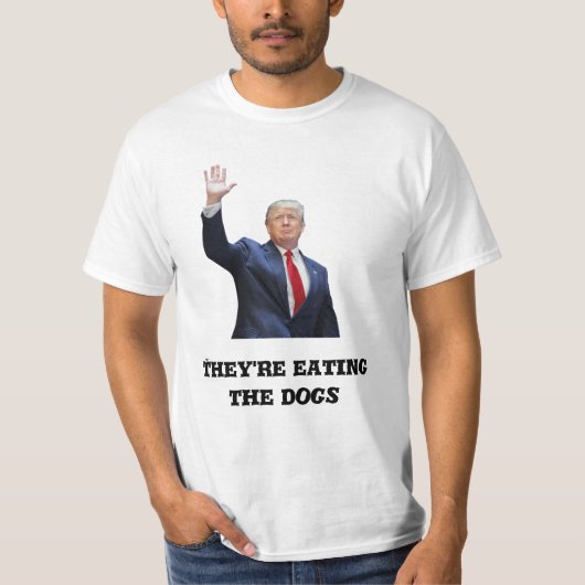 Donald Trump T-Shirt - 'They re Eating the Dogs' (Voorkant)