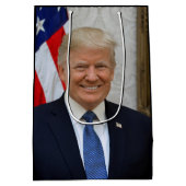 Donald Trump US President White House MAGA 2024  Medium Cadeauzakje (Achterkant)