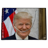 Donald Trump US President Witte Huis MAGA 2024 Groot Cadeauzakje (Voorkant)
