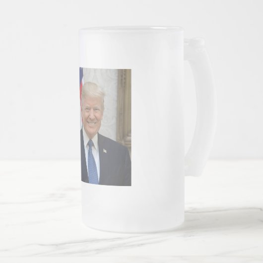 Donald Trump US President Witte Huis MAGA 2024 Matglas Bierpul (Voorkant rechts)